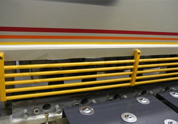 簡(jiǎn)易式防護(hù)欄和球面工作臺(tái).jpg 簡(jiǎn)易式防護(hù)欄和球面工作臺(tái).jpg